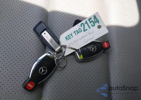 2008 Mercedes-Benz C 300 Luxury 4Matic/Sport 4Matic z USA, uszkodzony, nr VIN WDDGF81X58F175432